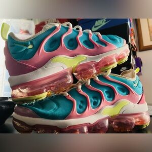 Nike Vapor Max Plus  “Easter”🐰🐣Teal Pink Yellow VaporMax Plus Running Shoe 7.5W
